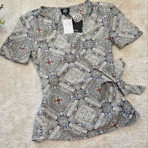 Bobeau Kaleidoscope Ivory Wrap Top, Size X-Small - NWT